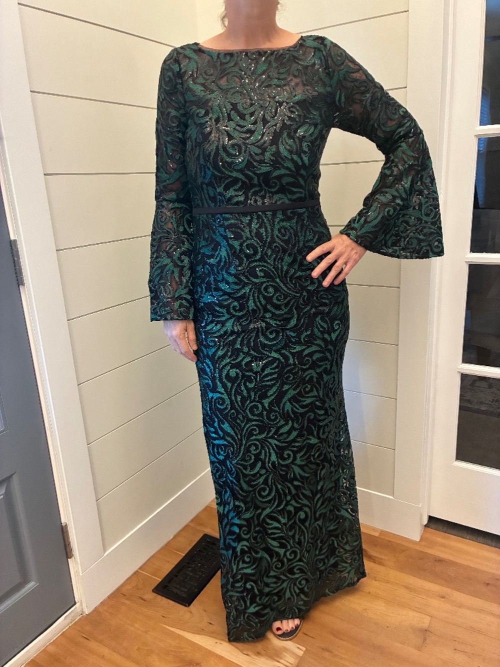 Carmen Marc Valvo Infusion Sz 10 Green Black Sequin Lace Gown Bell Sleeve